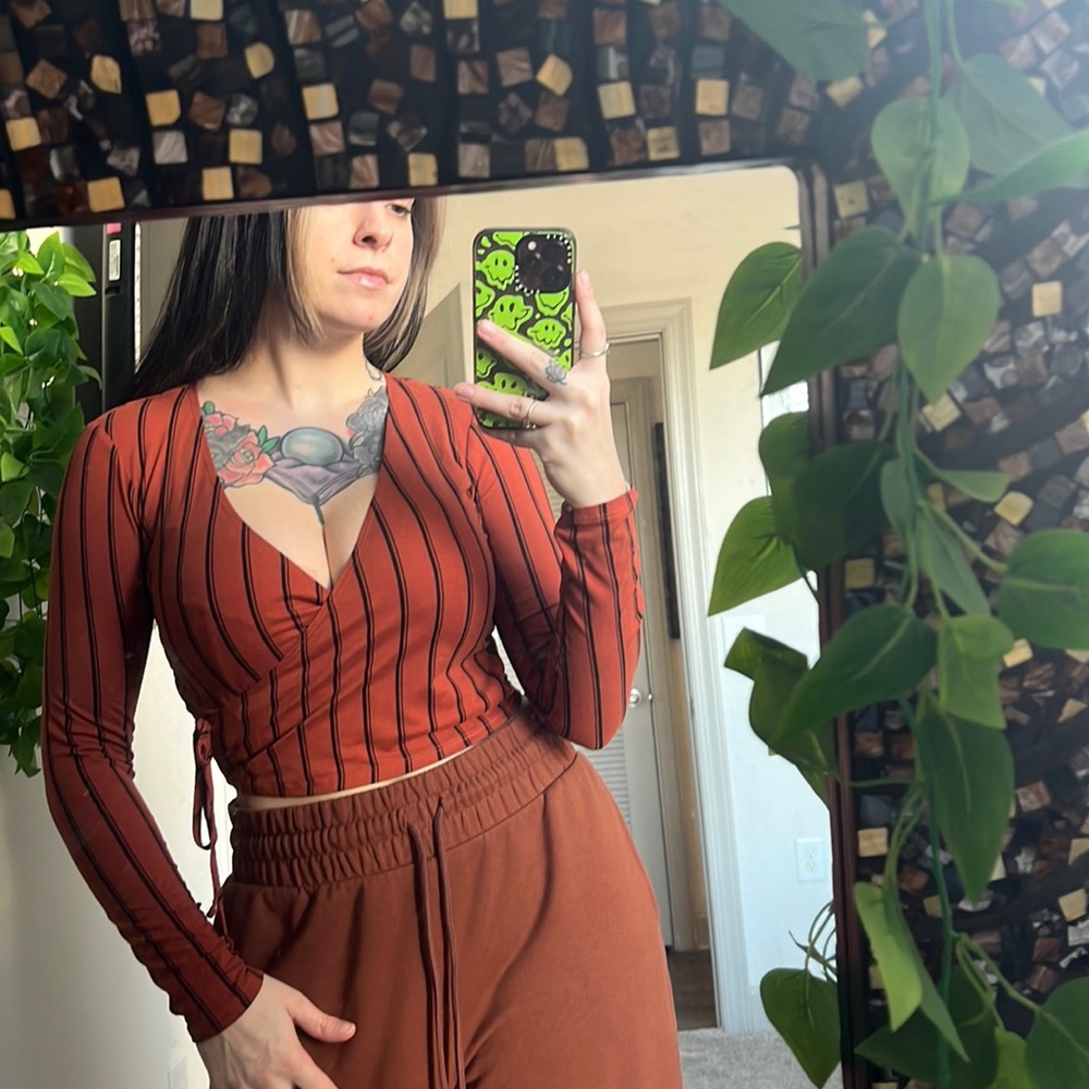 Cute Cropped Long Sleeve Top